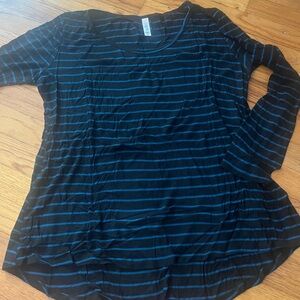 Lularoe Lynnae Long Sleeve Top